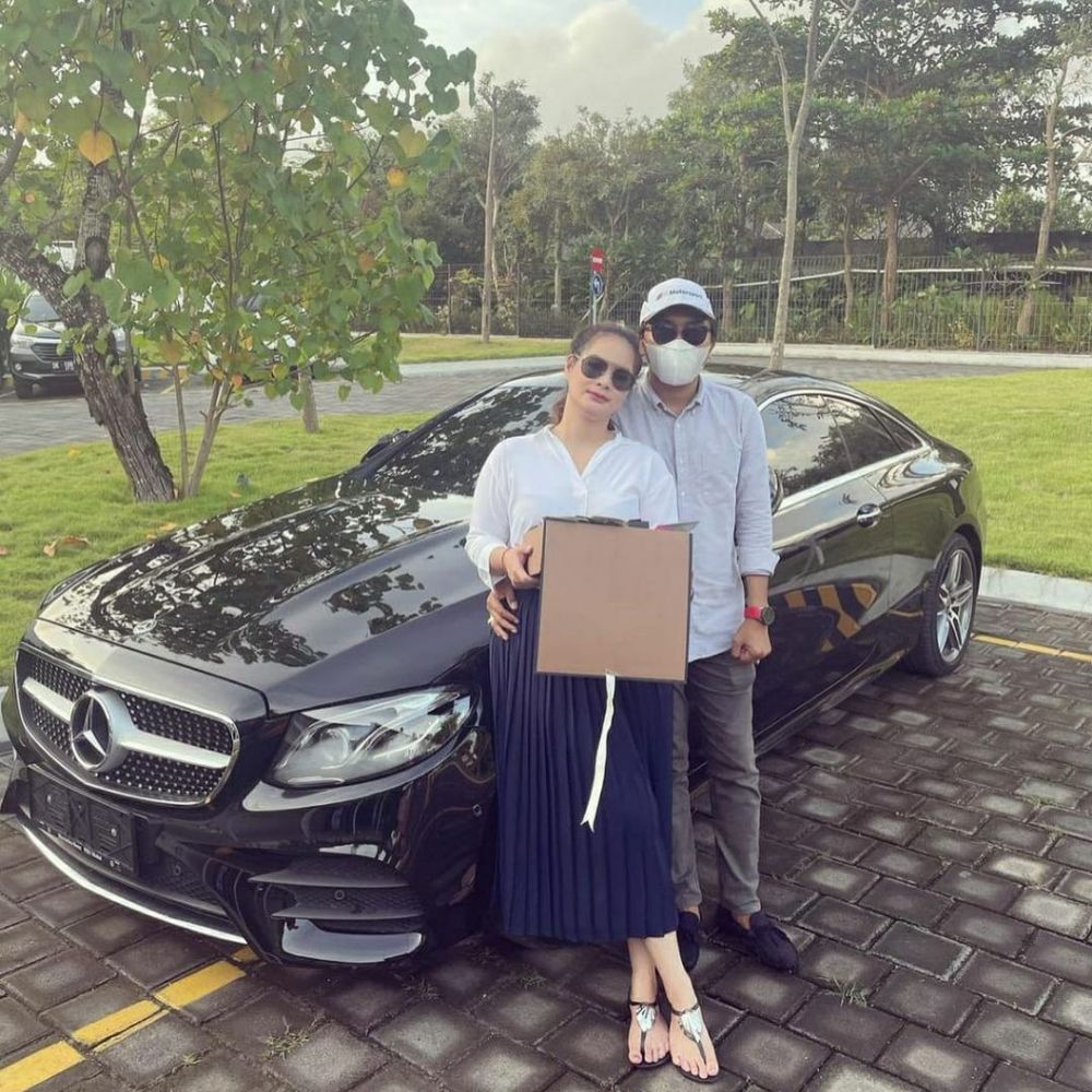 Baru kenal seminggu, Shyalimar Malik dapat hadiah mobil dari pacar