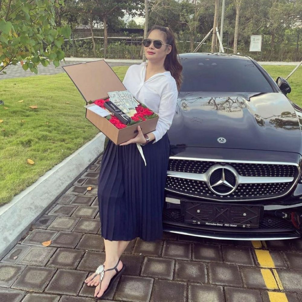 Baru kenal seminggu, Shyalimar Malik dapat hadiah mobil dari pacar