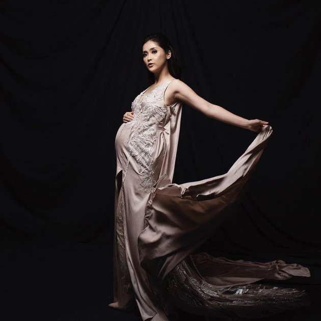 7 Potret perjalanan kehamilan anak ketiga Eva Anindita hingga lahiran