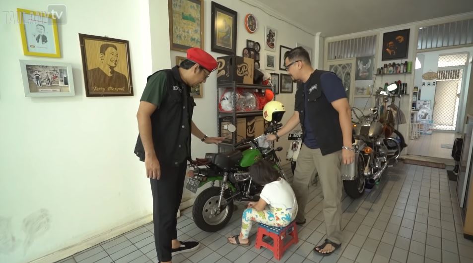 10 Potret rumah Ferry Maryadi, garasinya curi perhatian