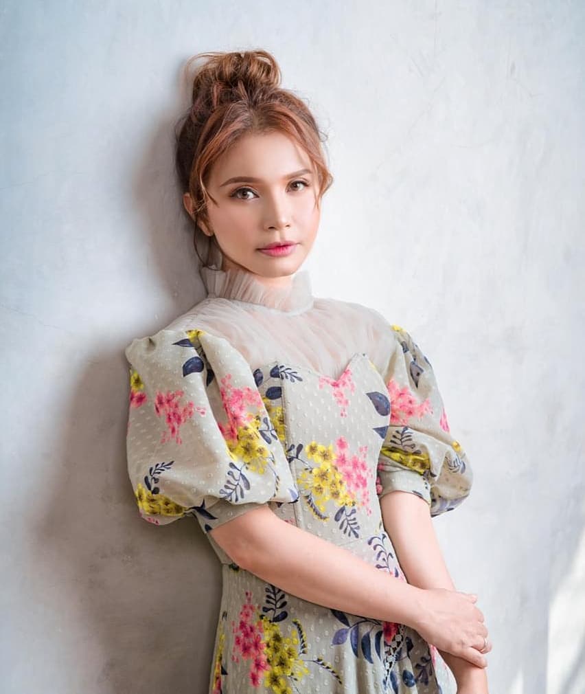 Pemotretan 10 seleb tema flawless, Sandrinna Michelle bak artis Korea