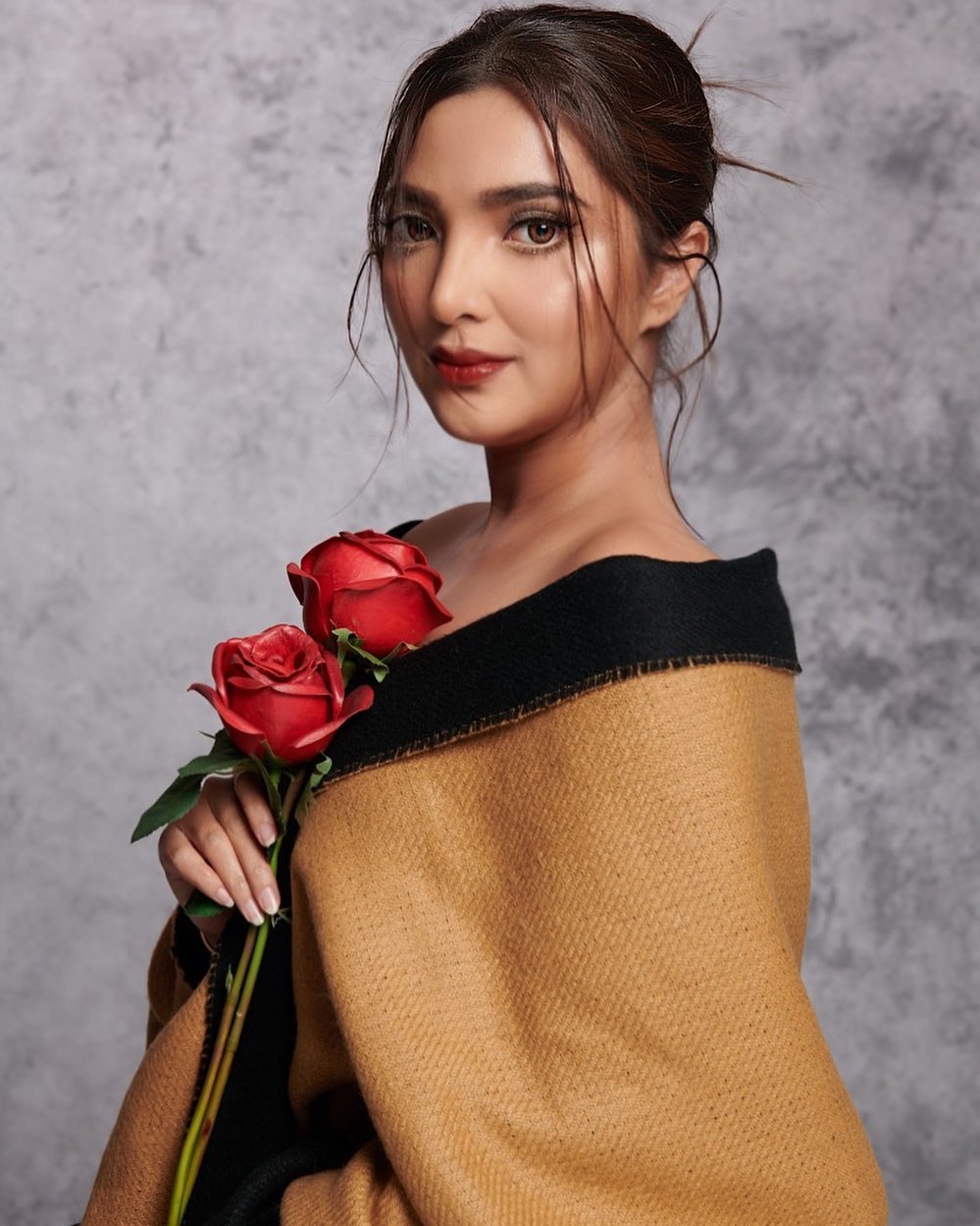 Pemotretan 10 seleb tema flawless, Sandrinna Michelle bak artis Korea