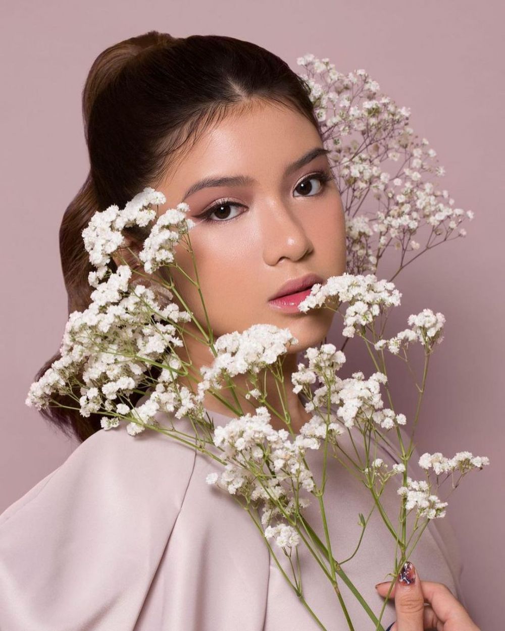 Pemotretan 10 seleb tema flawless, Sandrinna Michelle bak artis Korea