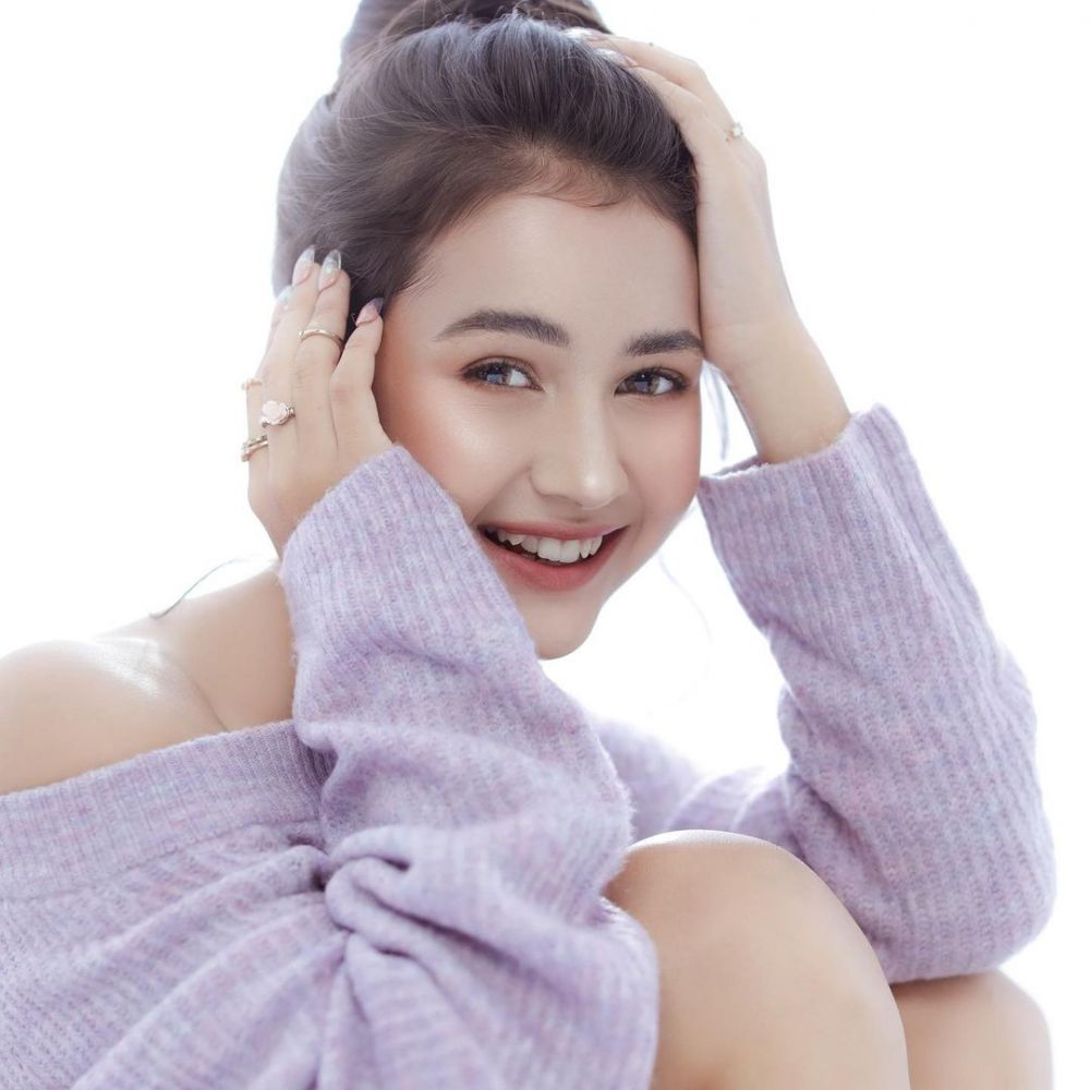 Pemotretan 10 seleb tema flawless, Sandrinna Michelle bak artis Korea