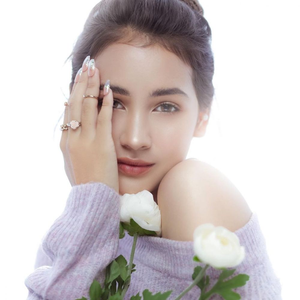 7 Gaya pemotretan Sandrinna Michelle bertema flawless, memesona