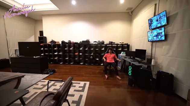 10 Potret kamar Atta Halilintar di rumah baru, sepatunya bikin melongo