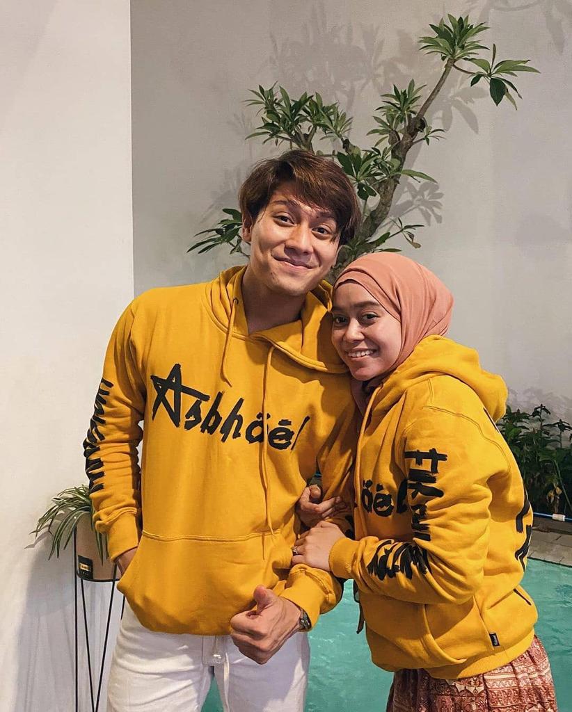 11 Potret Lesty Kejora dan Rizky Billar kenakan pakaian senada