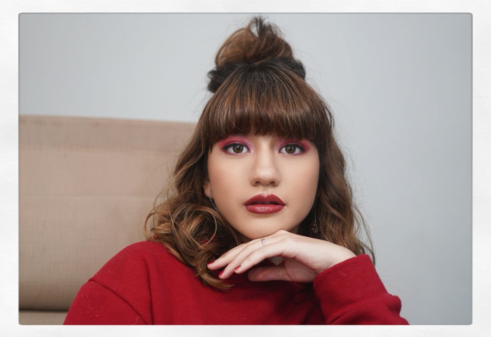 Kerap tampil natural, begini 10 potret Cassandra Lee ber-makeup tebal