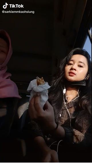 8 Potret Paijah 'kembaran' Dewi Perssik di TikTok, bak kakak adik