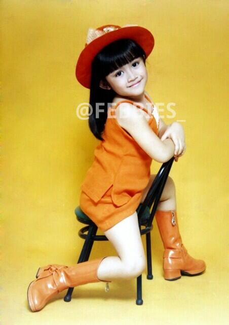 Gaya pemotretan 8 seleb saat masih kecil, ekspresinya gemesin abis