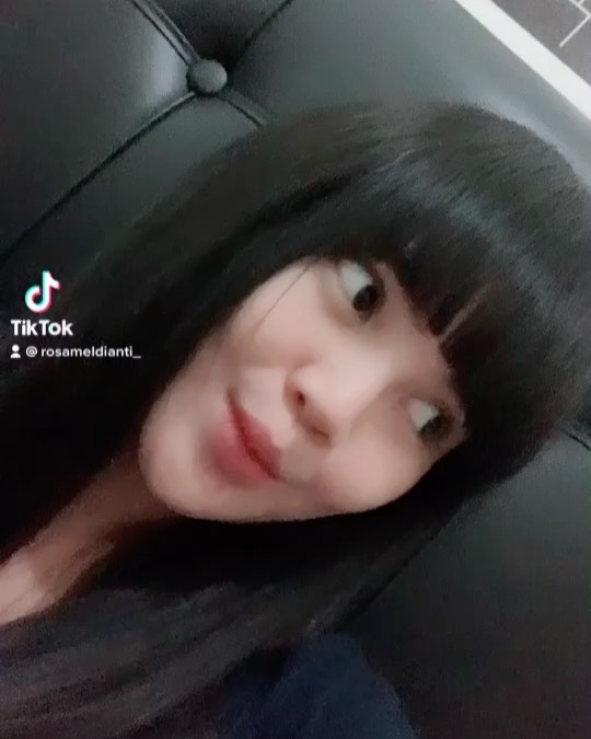 9 Potret terbaru Rosa Meldianti, dipuji makin memesona