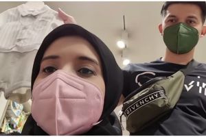 9 Momen Zaskia Sungkar belanja baju bayi, baju tidur jutaan rupiah