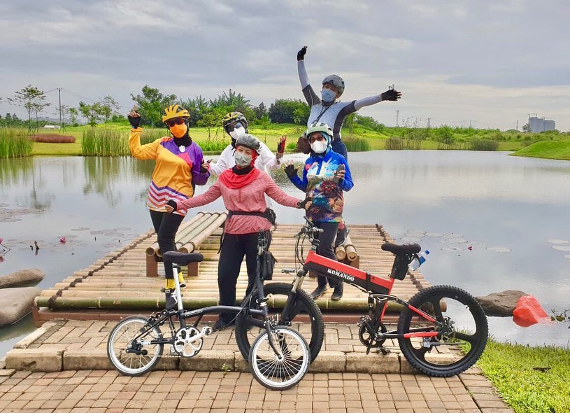 10 Gaya Bella Saphira sepedaan, penampilan naturalnya curi perhatian