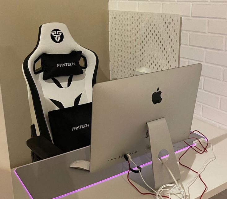 7 Potret kamar Karen Vendela, tempat gamingnya curi perhatian