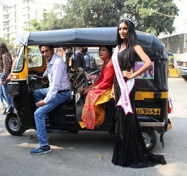 9 Momen Miss India Manya Singh bertemu orang tua, dijemput naik bajaj