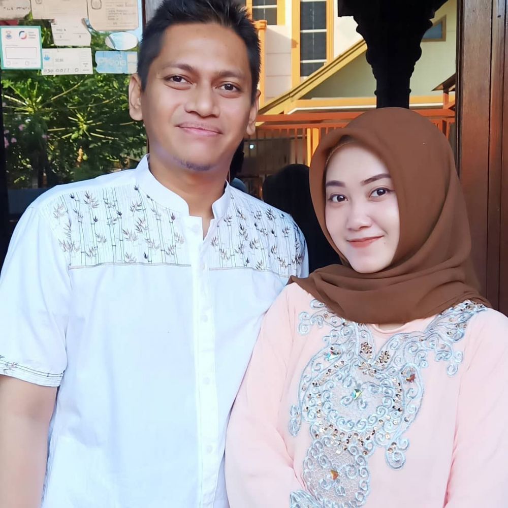 10 Potret terbaru Jojo 'Keong Racun' dan suami, sweet abis