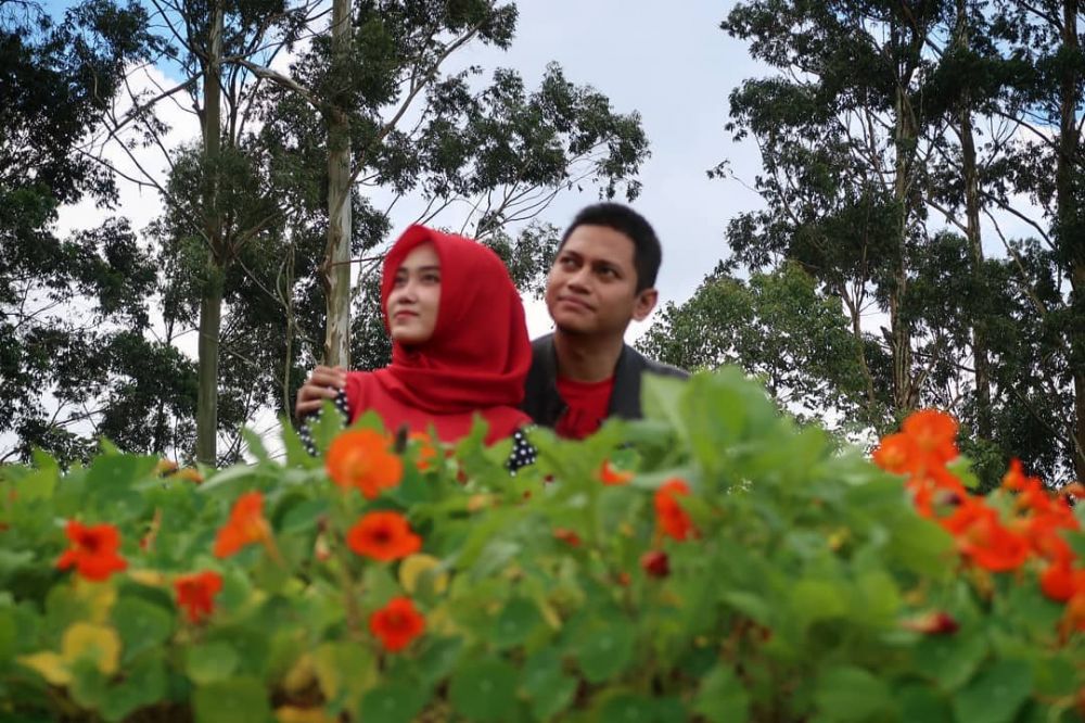 10 Potret terbaru Jojo 'Keong Racun' dan suami, sweet abis