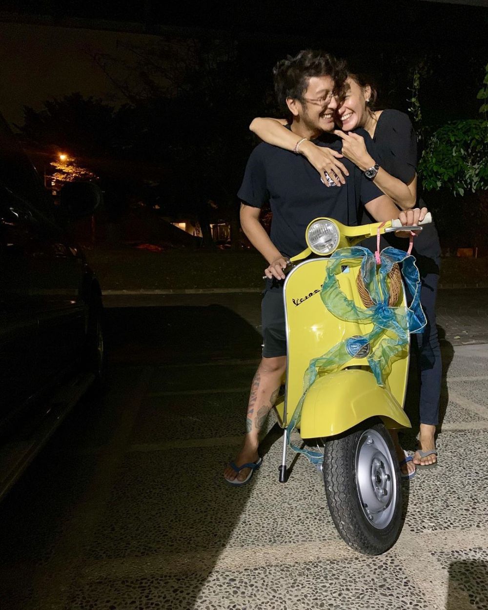 8 Seleb ini dapat kado Vespa dari pasangan, antimainstream