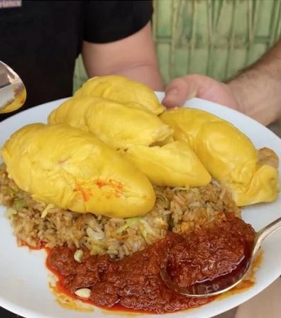 10 Cara absurd nikmati durian ini bikin geleng kepala