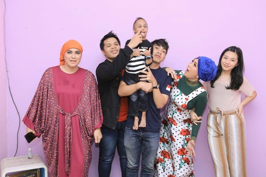 15 Tahun berlalu, intip 8 potret persahabatan pemain 'Si Entong'