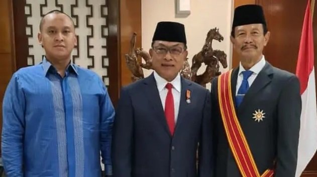 4 Mantan pejabat ini alih profesi, dari tukang las hingga petani