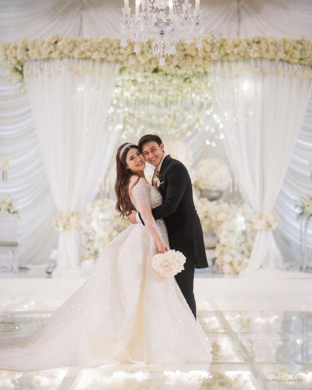 Panggilan sayang 10 seleb untuk pasangannya, Zaskia Gotik jadi sorotan