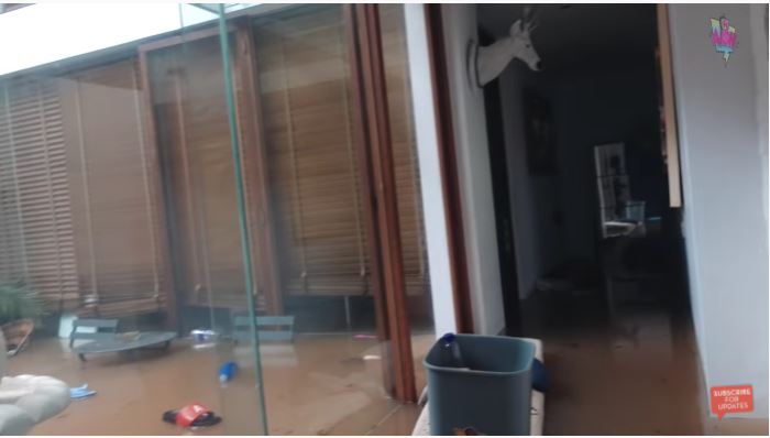 10 Penampakan rumah Irish Bella terkena banjir, lantai satu terendam
