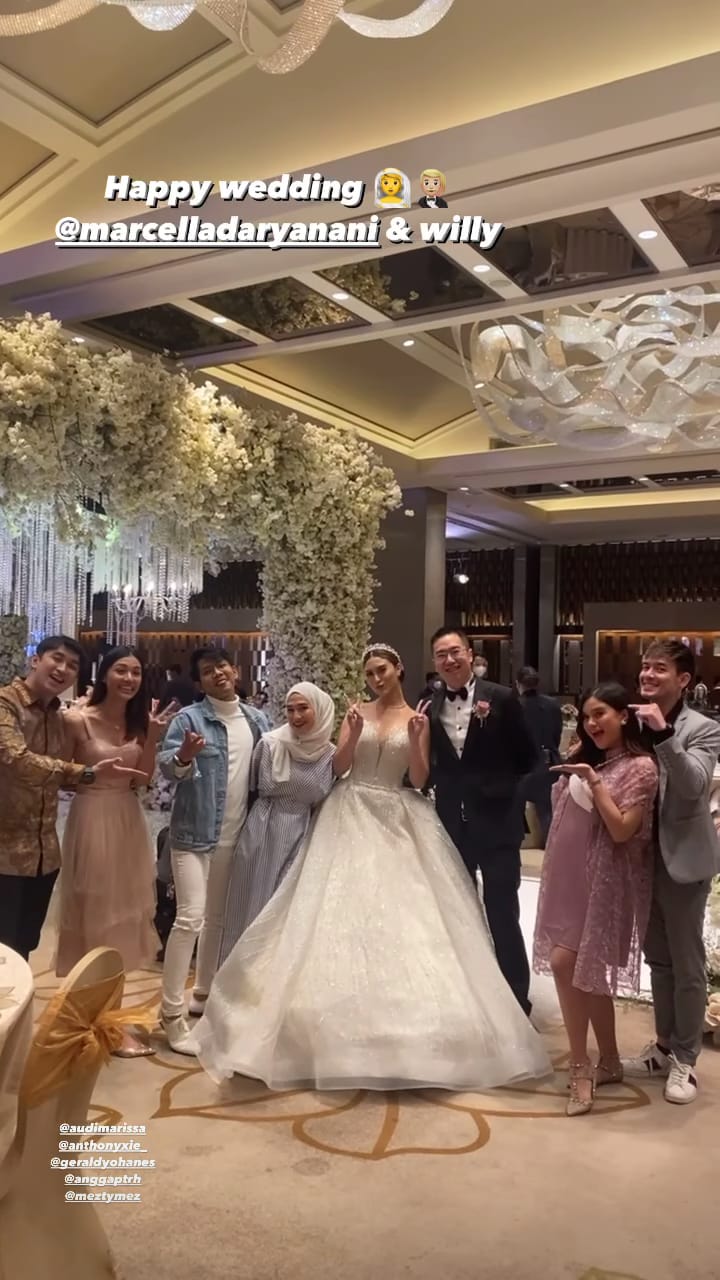 Gaya 7 seleb hadiri pernikahan Marcella Daryanani, tampil elegan