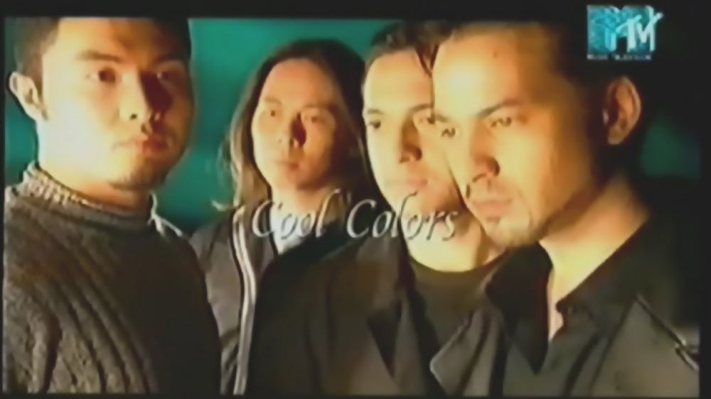 8 Potret lawas Ari Wibowo saat jadi boyband, hits pada masanya