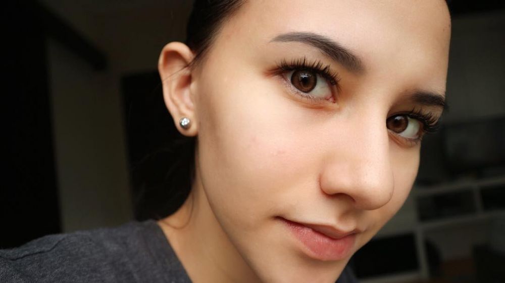 Sudah jarang dandan, ini 10 pesona Dahlia Poland ketika ber-makeup