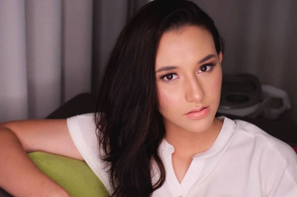 Sudah jarang dandan, ini 10 pesona Dahlia Poland ketika ber-makeup