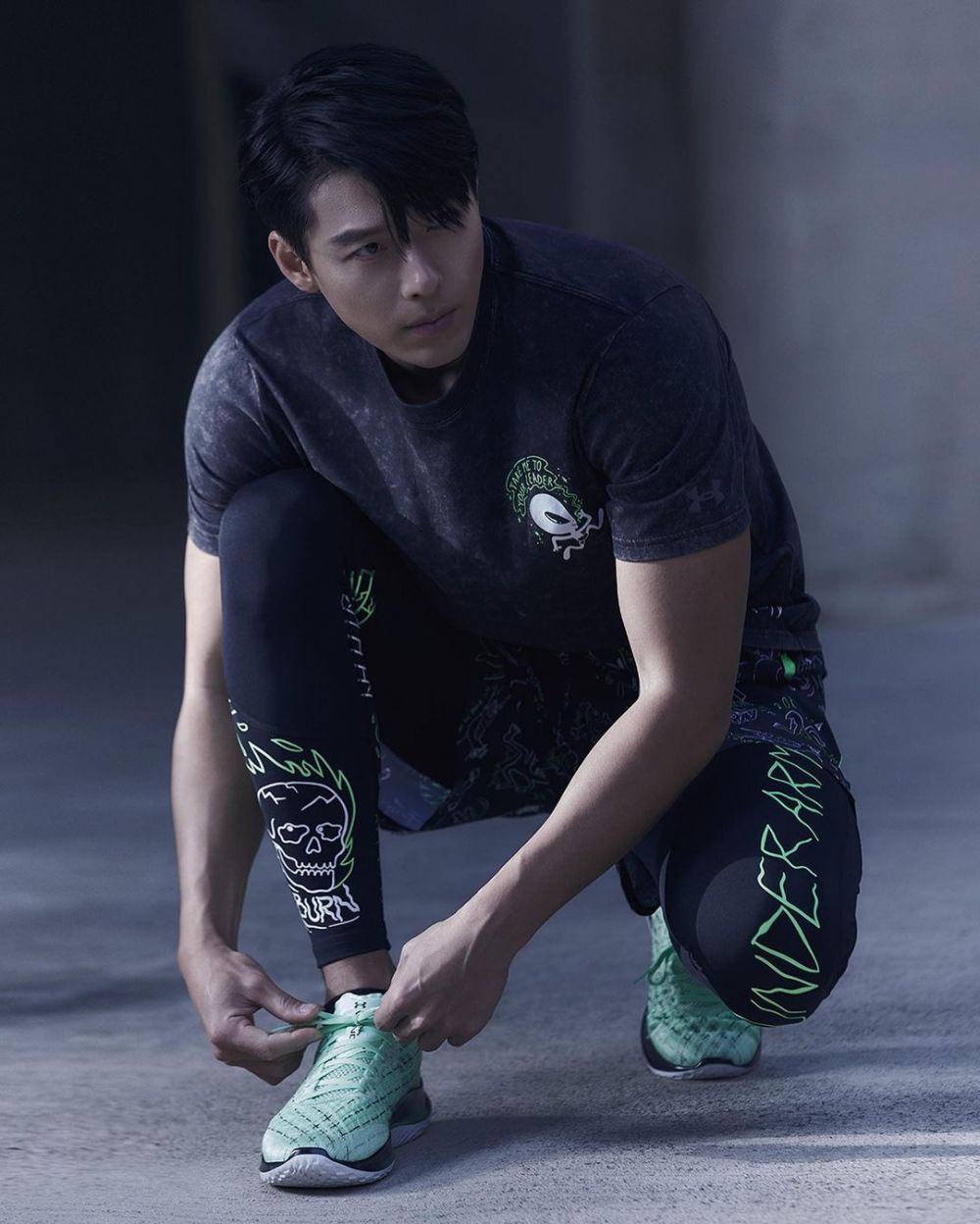 7 Gaya pemotretan Hyun Bin pakai baju olahraga, bak atlet profesional