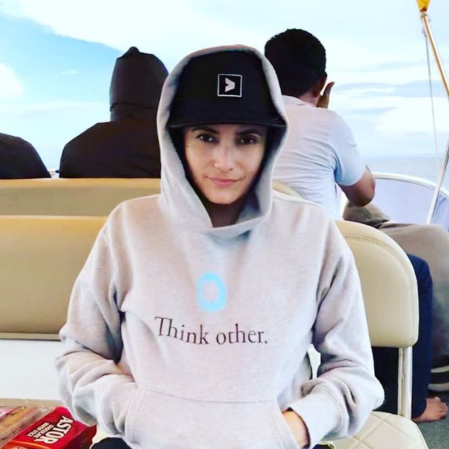 10 Potret Lindy Joice istri Michael Villareal, ibu anak dua yang modis