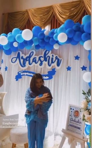 10 Momen akikah anak Angbeen Rishi, mewah dan elegan serba biru