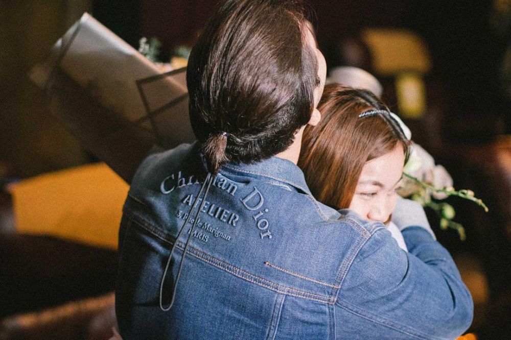 10 Momen romantis Jordi Onsu 'nembak' Frislly Herlind, sewa bioskop