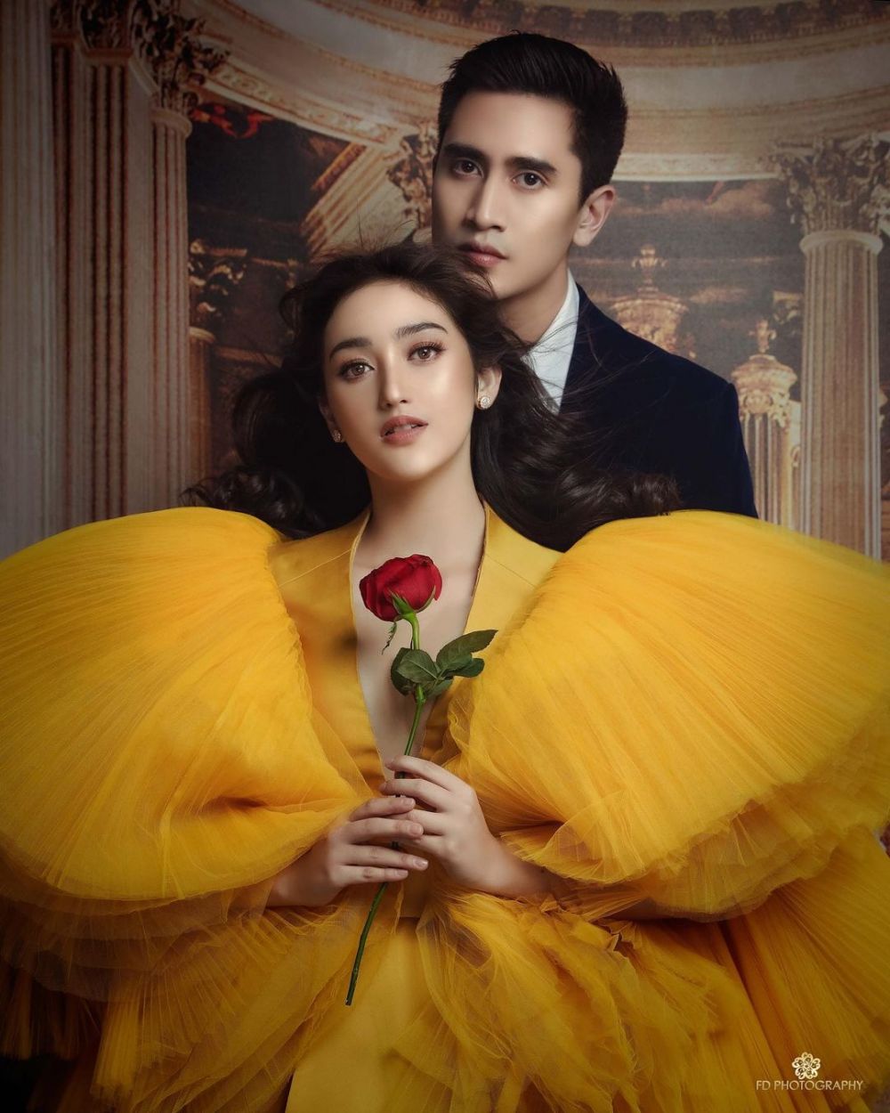8 Gaya pemotretan Verrell & Ranty Maria bertema Beauty and The Beast