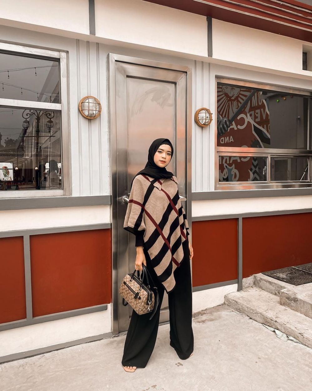 10 Potret terbaru Arifah Lubai dengan hijab, bikin pangling