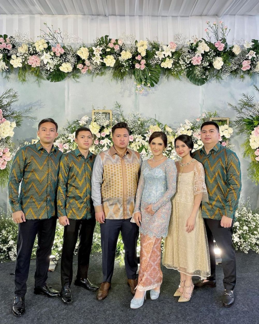 10 Momen pertunangan Syahra Larez mantan Rizky Billar, penuh haru