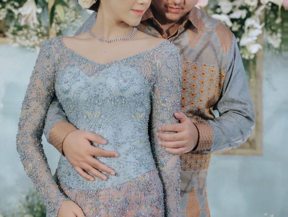 10 Momen pertunangan Syahra Larez mantan Rizky Billar, penuh haru