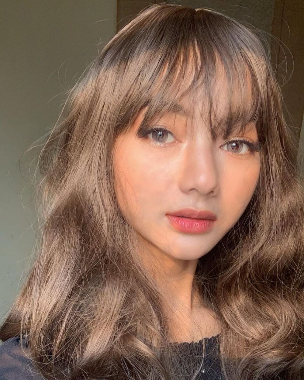 Gaya 8 pesinetron tampil dengan rambut poni, pesonanya kian terpancar