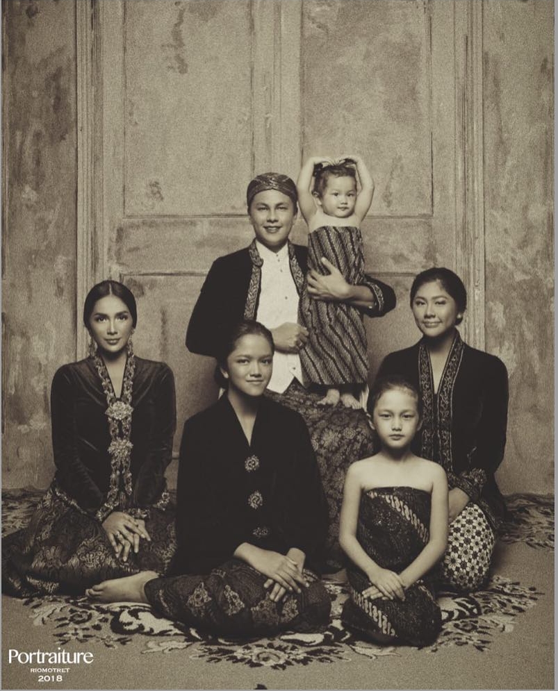 8 Pemotretan Andhika Pratama dan Ussy Sulistiawaty berkonsep Jawa