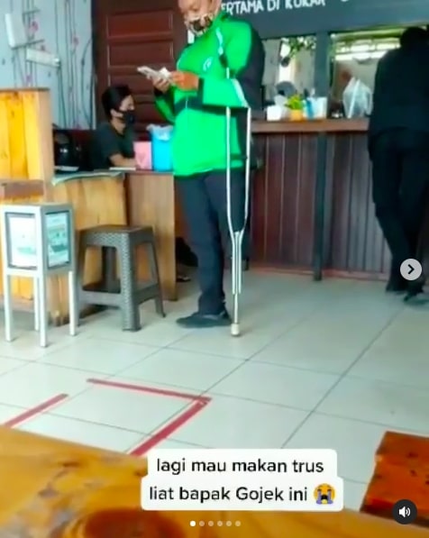 10 Perjuangan driver ojek online antar orderan ini bikin salut
