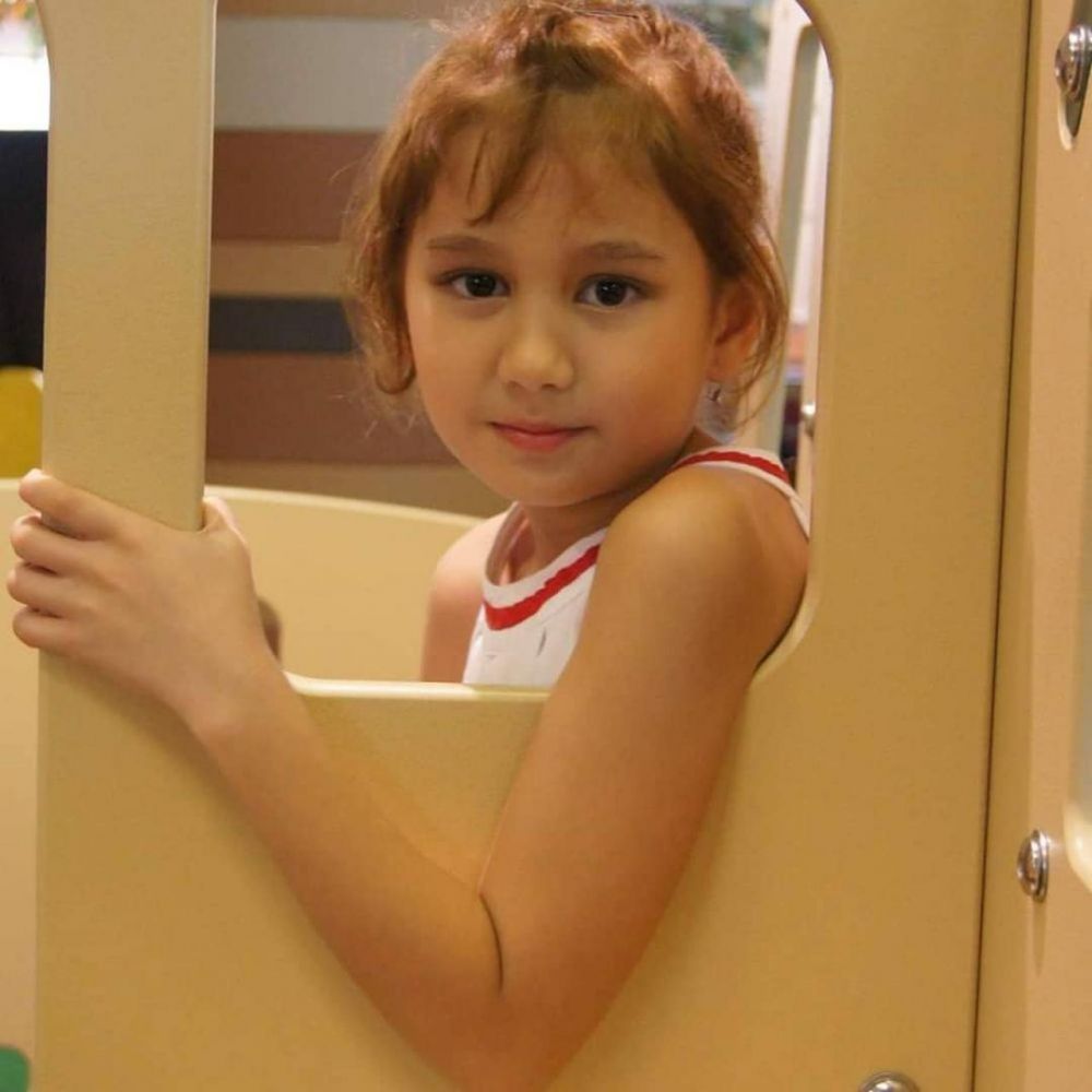 10 Potret masa kecil Zoe Abbas, posenya bikin gemas