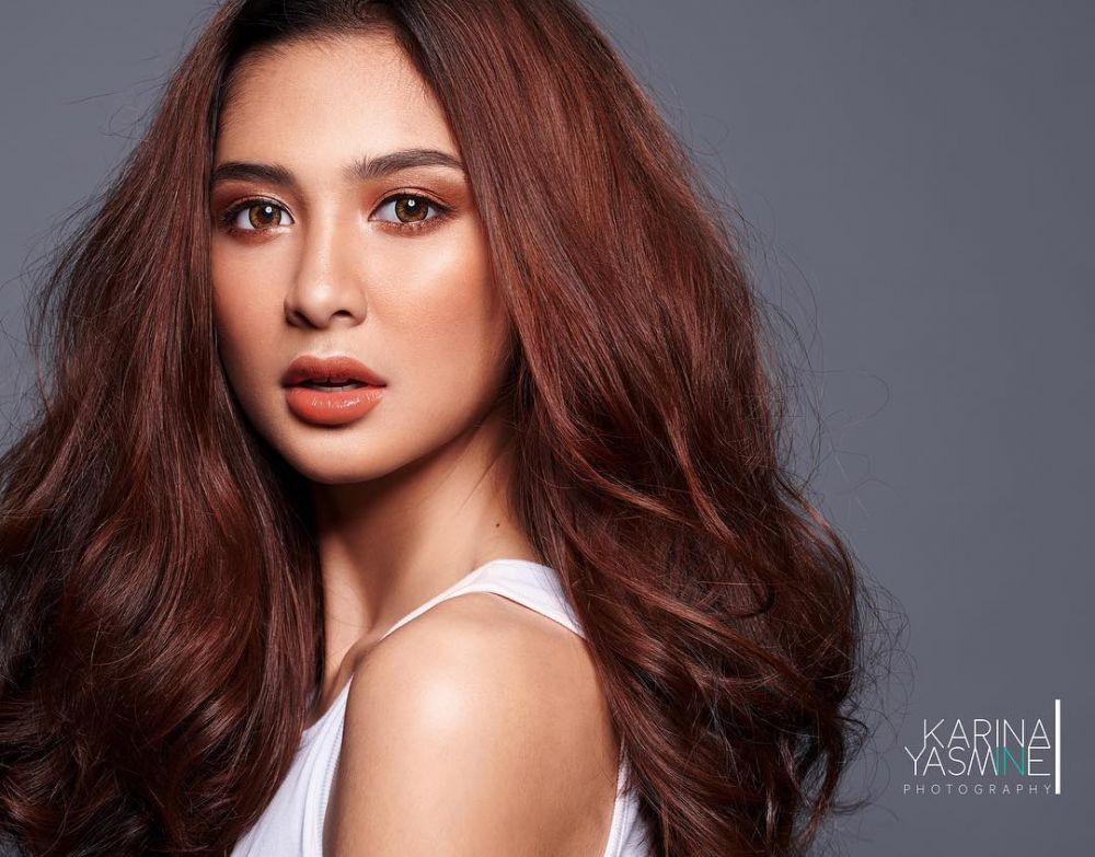 Kerap tampil natural, ini 10 potret Mikha Tambayong ber-makeup tebal