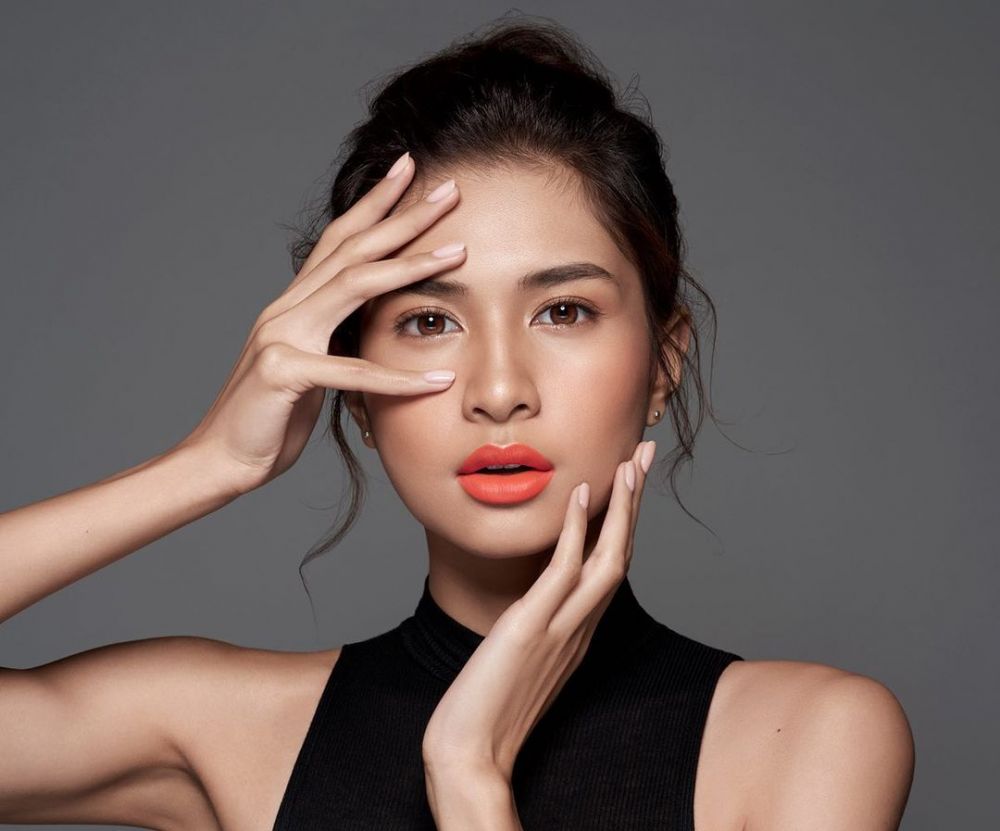 Kerap tampil natural, ini 10 potret Mikha Tambayong ber-makeup tebal