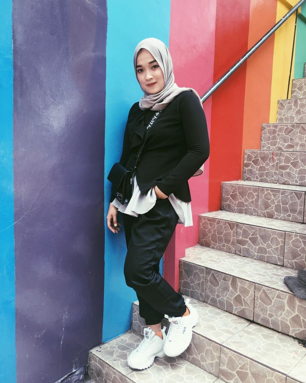 8 Potret Ririe Fairus istri Ayus Sabyan, selalu tampil stylish