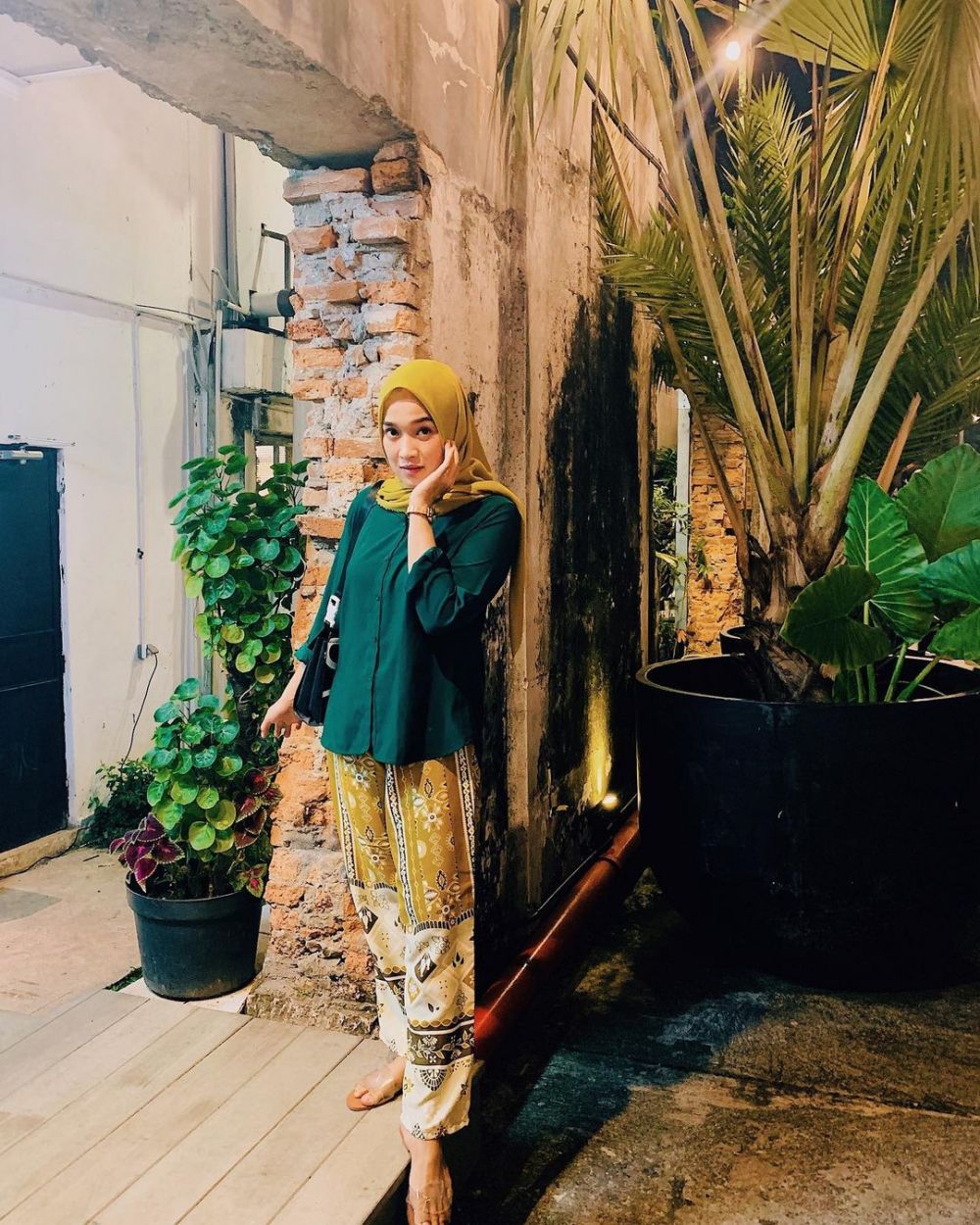 8 Potret Ririe Fairus istri Ayus Sabyan, selalu tampil stylish