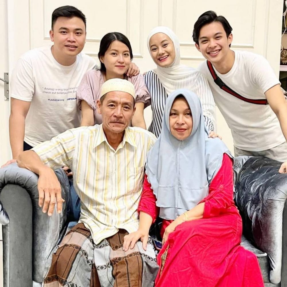 Hamil bareng, ini 7 potret kompak Dinda Hauw dan Ninie Mbayang