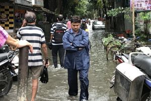 Modal mainan anak-anak, solusi cegah banjir masuk rumah ini keren