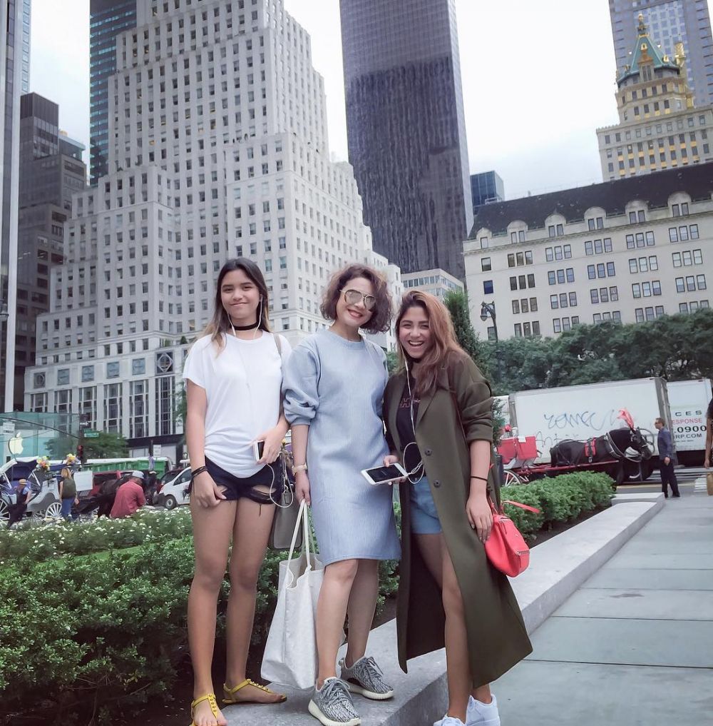 Potret kompak 10 penyanyi 90-an dan sang anak, bak kakak-adik